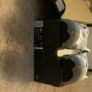 Air Jordan 12 retro GG
White Black and Wolf Grey